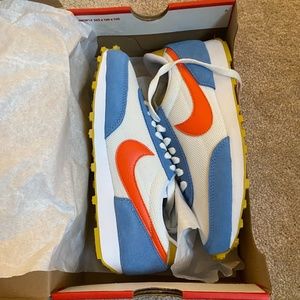 NIKE DAYBREAK NWT 6
